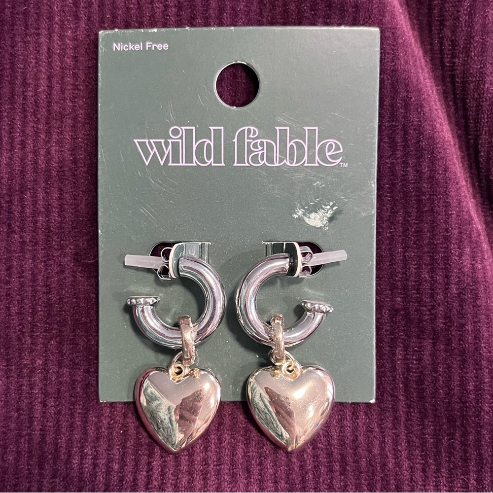 NWT! Wild Fable silver-tone hoop earrings with a puffed heart charm - Picture 3 of 4